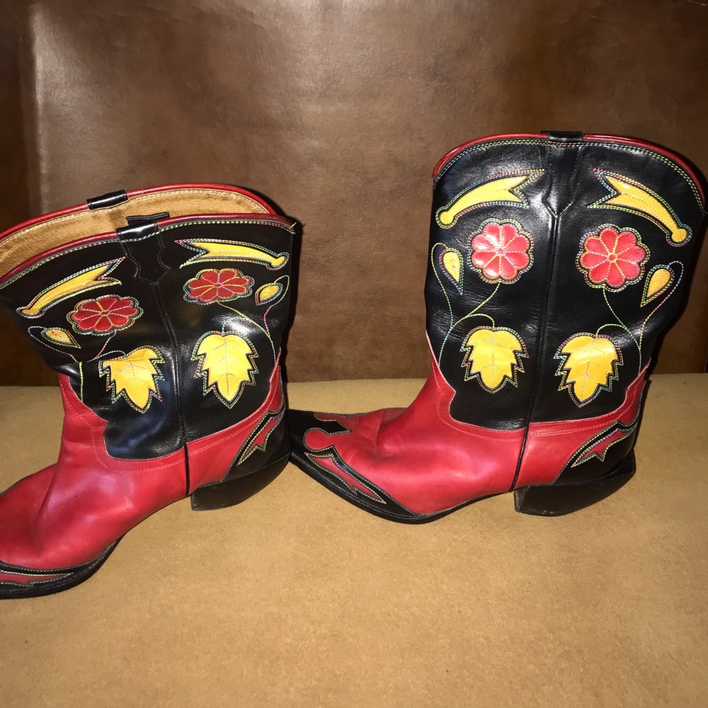 Donald Pliner  cowboy boots